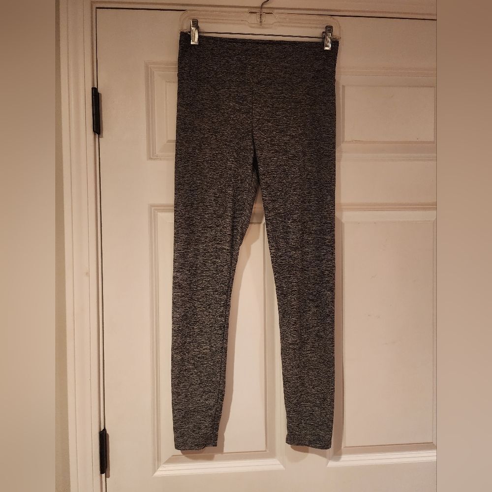 Secret Treasures Stretchy gray active leggings M